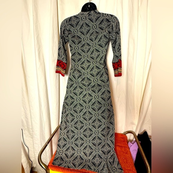 Gorgeous Indian Kurta Women's Sz M Embroidered Wrist Cuffs PTP 16" (Runs Small) - Picture 6 of 7